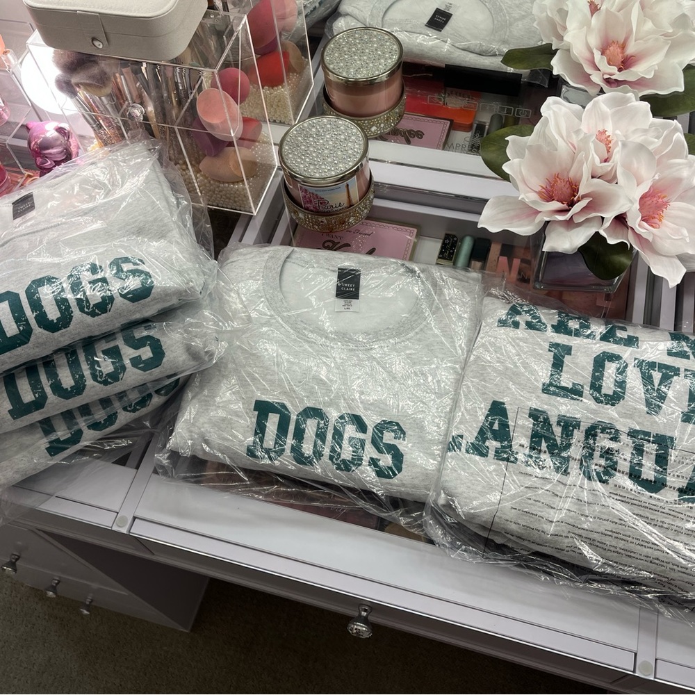 Dogs are my love language crewneck NWT